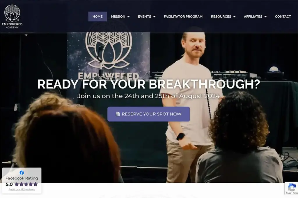 Screenshot van de hero-sectie van de Empowered Academy-website met een call-to-action naar het 'lead funnel' evenement.